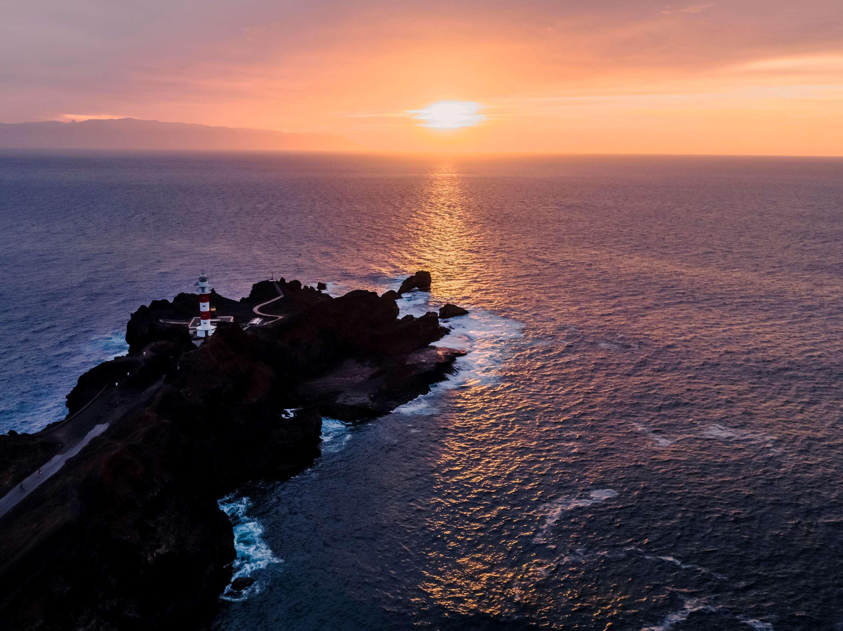 Hotel Hacienda Del Conde Melia Collection Golf & Spa - Adults Only Buenavista Del Norte Exterior photo Sunset at the lighthouse
